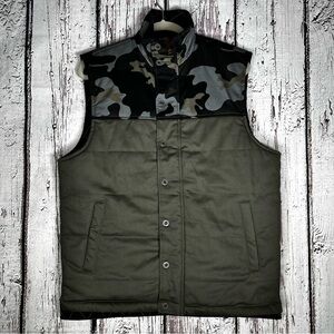 Dakota Grizzly Camo Black/Green Quilted Vest Size Medium EUC Like New